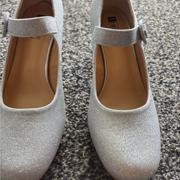 NEW-Low Kitten Heels - Picture 4 of 12